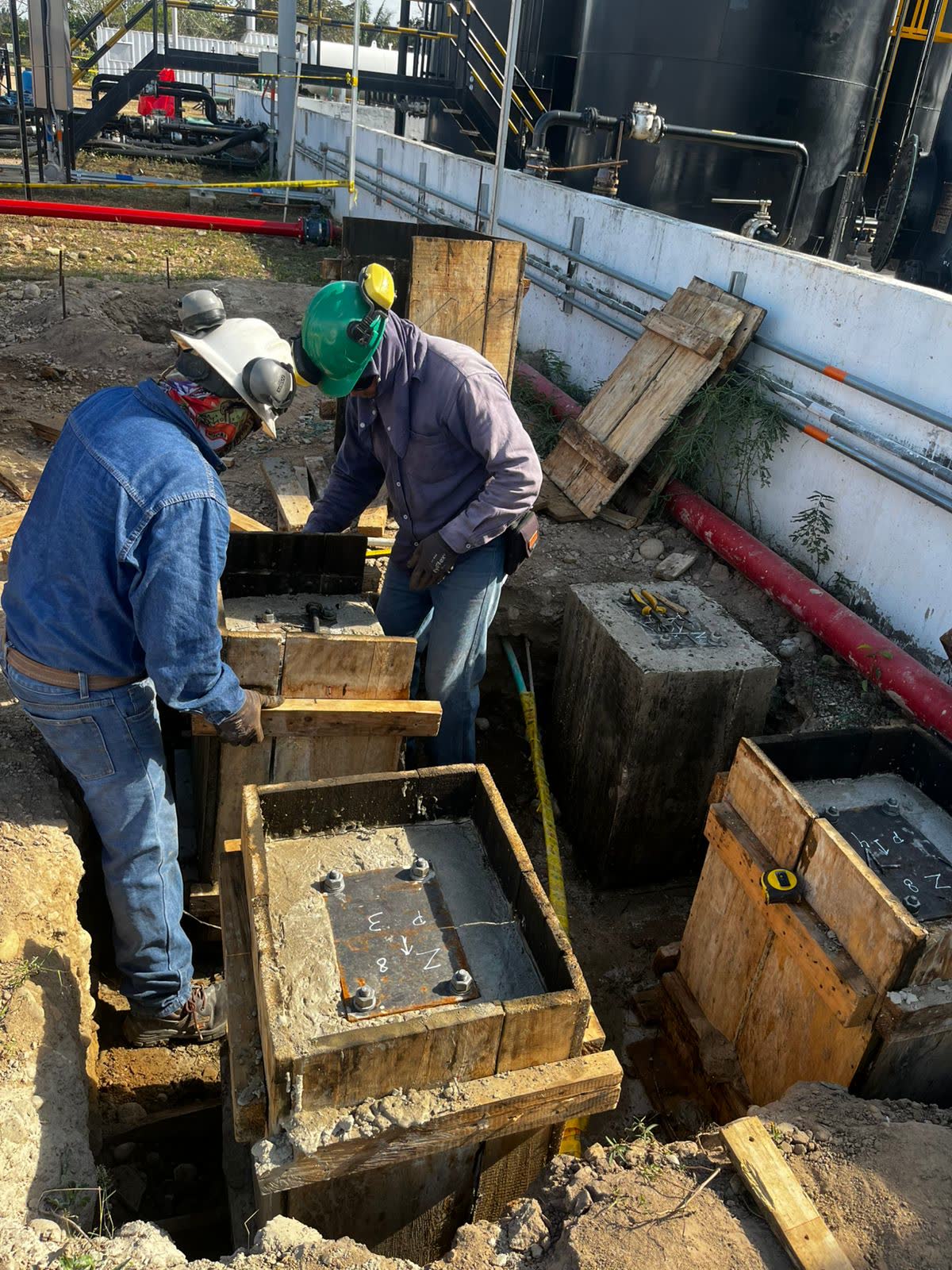 Encofrado de pedestales en concreto